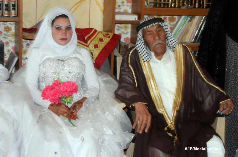 Un fermier din Irak in varsta de 92 de ani s-a casatorit cu o femeie de 22 de ani. FOTO
