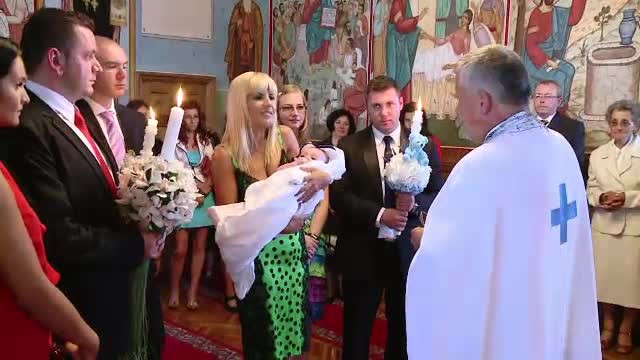 Elena Udrea l-a botezat pe fiul liderului PDL Harghita, Adrian Trif, la Manastirea Durau