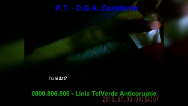 Elevi de la un liceu din Navodari, filmati in timp ce strang bani pentru supraveghetori, in toaleta