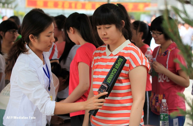 Gao Kao, examenul care ucide zeci de oameni in fiecare an. In China, viata sta in loc cand se da bacalaureatul