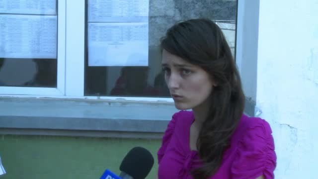 Eleva nemultumita de nota la Limba Romana: "O sa fac contestatie, nu exista asa ceva". VIDEO
