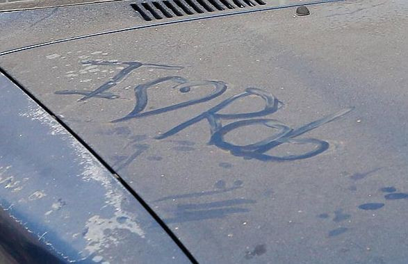 Gestul care a suparat-o enorm. Ce i-a scris un fan pe masina lui Kristen Stewart