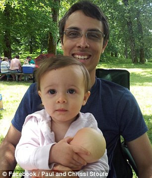 Surpriza pentru tatal unei fetite de 1 an, care si-a lasat fiica sa se joace pe telefonul lui. VIDEO