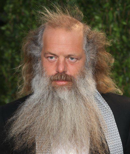 Langa cine a aparut acest barbat in fata a milioane de oameni, pe covorul rosu. FOTO