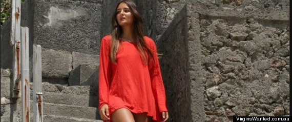 Si-a vandut virginitatea pe internet, acum regreta. Ce s-a intamplat cand l-a vazut pe "cumparator"