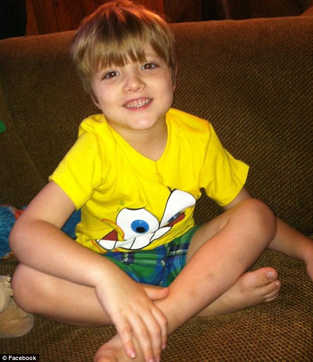 Un copil de 4 ani a murit dupa ce a ramas incuiat mai multe ore in masina parcata in soare