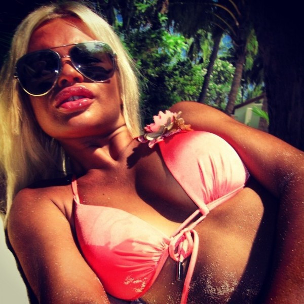 "Parca este din cauciuc. E penibila rau". Cum arata Vica dupa ultima operatie estetica. FOTO