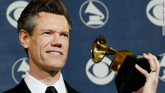 Cantaretul Randy Travis a ajuns pe masa de operatie. Cat de grava este starea starului american