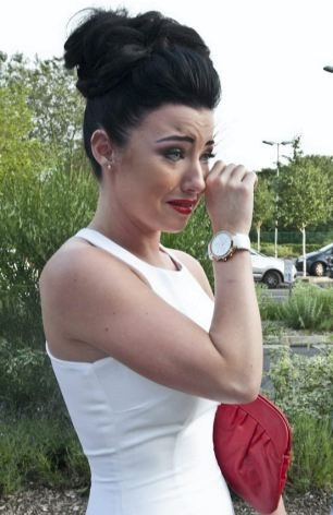 A fost data afara de la balul de absolvire pentru ca "e cea mai frumoasa fata din scoala"