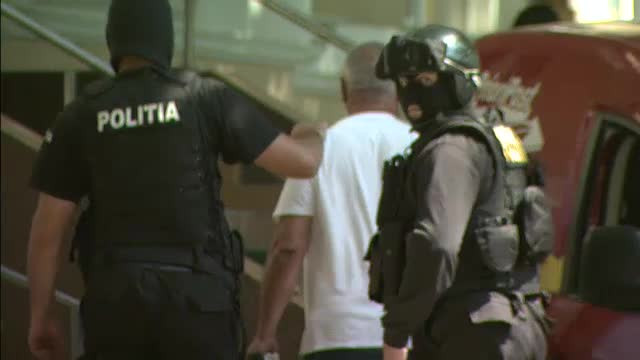 Razie la o retea de hoti de combustibil. 20 de suspecti au fost retinuti de politisti