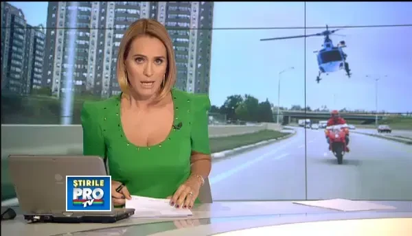 Roxana Ciuhulescu, la volanul unei masini de viteza intr-o cursa inedita pe litoral