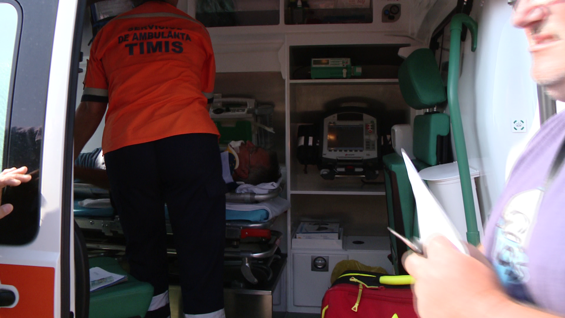 O femeie de 33 de ani din Bistrita a cazut in gol de la etajul unu al blocului unde locuia