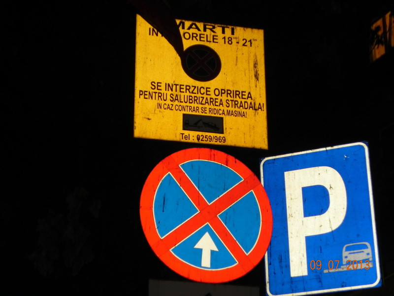 Soferi in pericol. Hotii au furat toate indicatoarele de pe un drum judetean din Mures