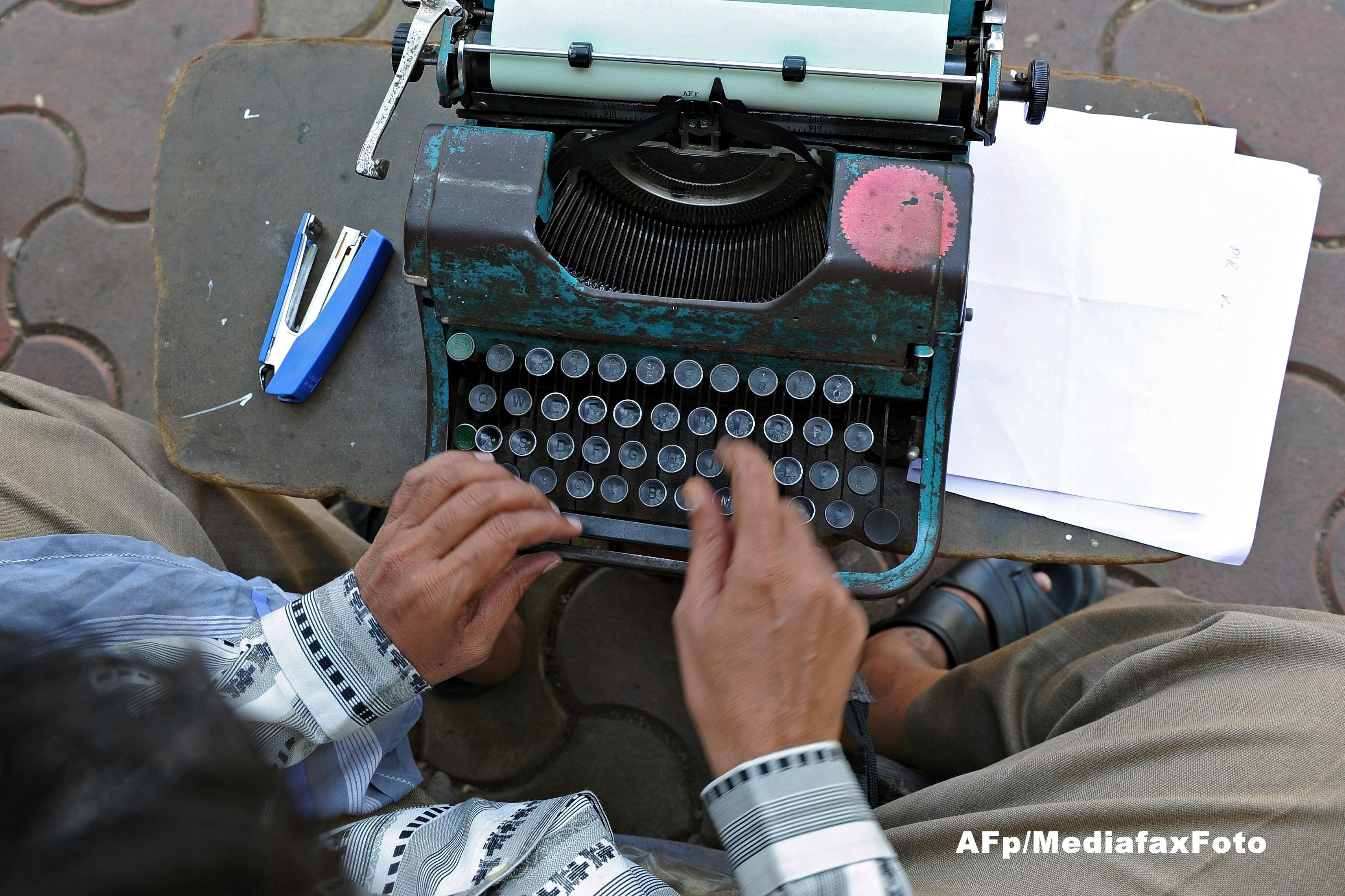 Administratia de la Kremlin nu vrea sa o pateasca precum americanii. Rusii cumpara masini de scris