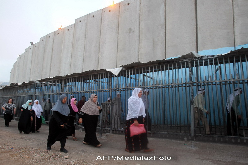 Peste 80.000 de musulmani s-au rugat pe Esplanada Moscheilor, la inceputul postului Ramadan