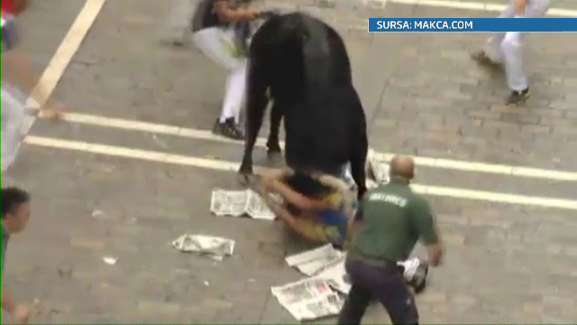 Cum au scapat din coarnele taurului un american si doi spanioli in festivalul de la Pamplona