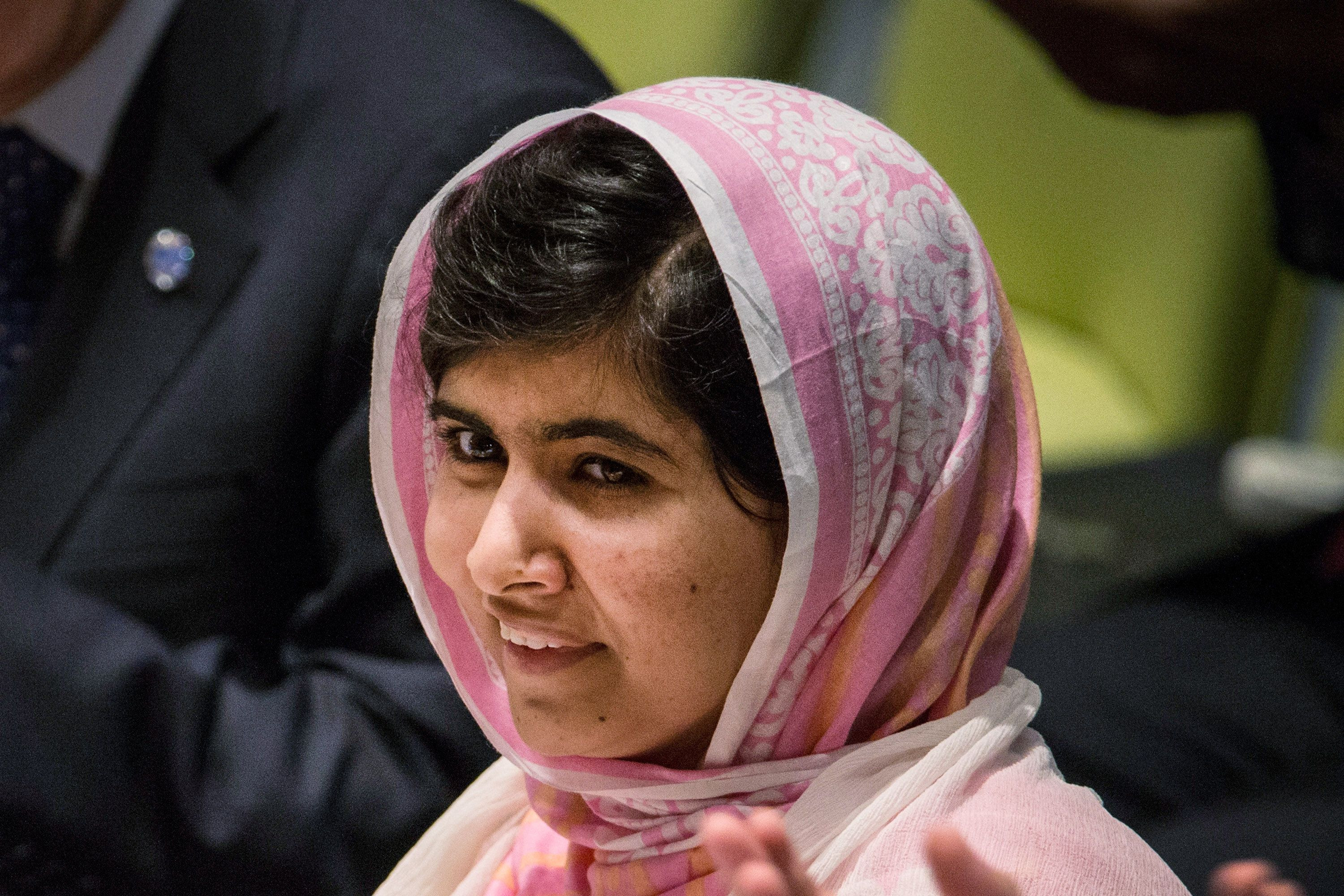 "Draga domnisoara, iata de ce am incercat sa te ucidem". Scrisoarea unui lider taliban catre Malala