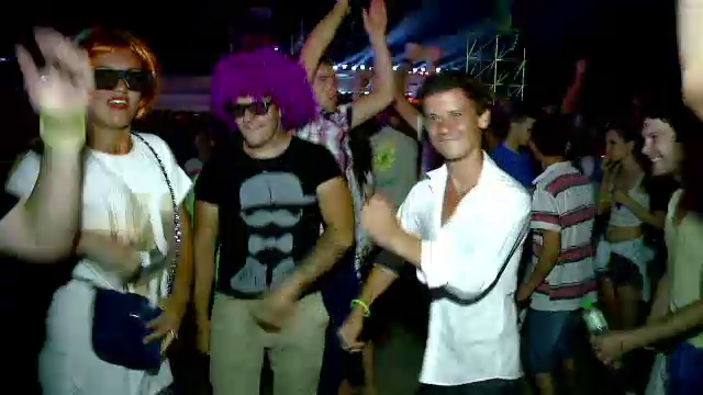 Petreceri nebune pe litoral. 60.000 de tineri au dansat pe ritmuri electronice la Liberty Parade