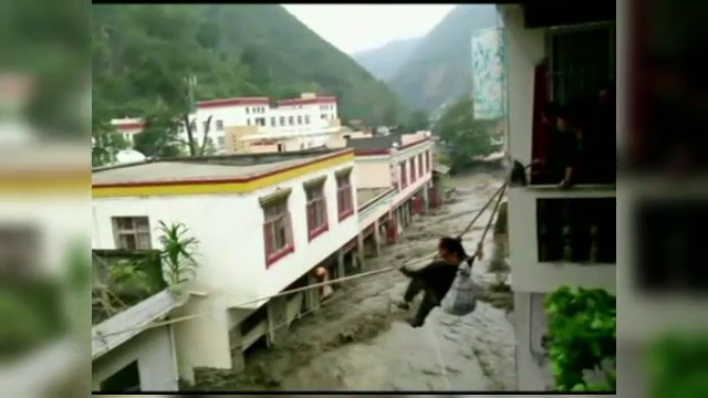 Taifunul Sulik face ravagii in Asia. Rafalele de vand au atins 190 de kilometri pe ora in Taiwan