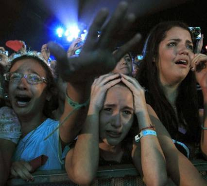 "A MURIT in camera de hotel". Anuntul facut in urma cu putin timp. Tinerii, cu ochii in LACRIMI