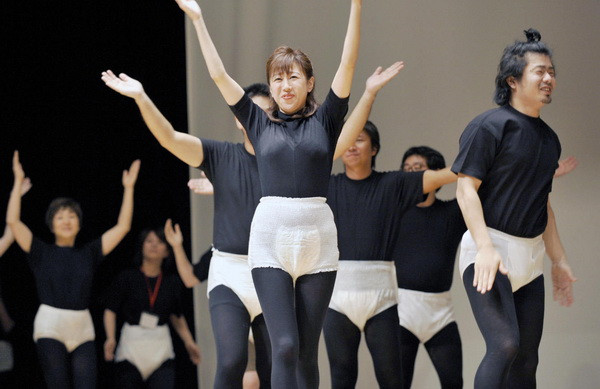 Tara care imbatraneste prea repede. Boom al vanzarilor de scutece pentru adulti