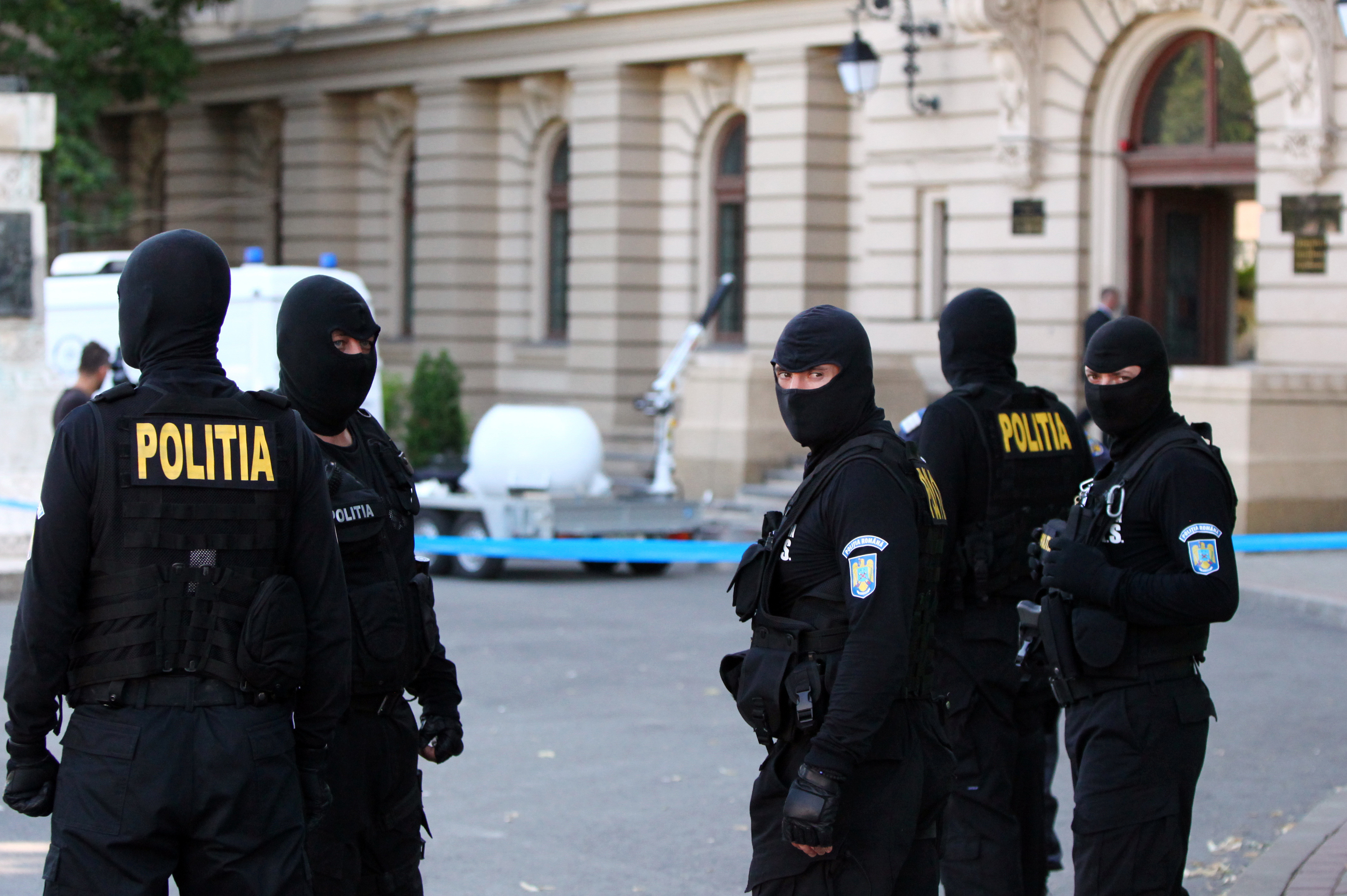 Scandal pe o plaja din Constanta intre luptatori SAS si un grup de tineri. Un agresor e in spital