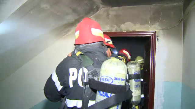 O femeie a murit si 5 persoane au fost ranite luni noapte intr-un incendiu produs in Capitala