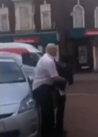 Ce i-a facut acest taximetrist unei tinere care a refuzat sa-i achite cursa. VIDEO viral