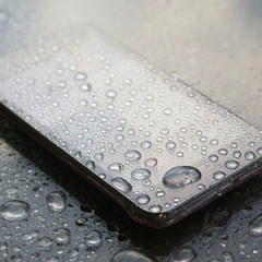 Aparatele pe care le puteti lua fara griji la plaja si chiar in piscina. Gadgeturi rezistente la apa