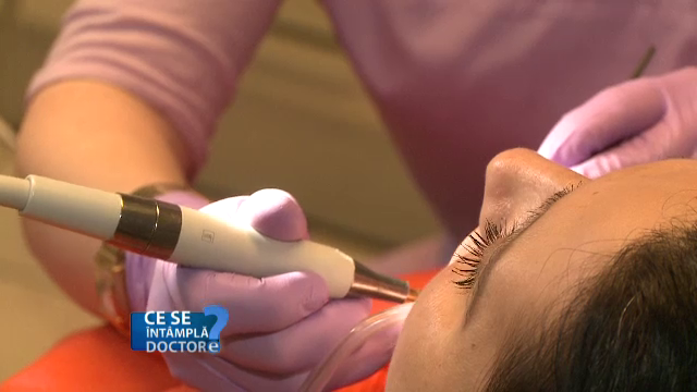 Cum trebuie sa va spalati corect pe dinti. Uneori, periajul agresiv poate afecta sanatatea dintilor