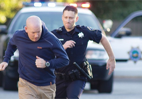 Nu le-a venit sa creada ochilor! Vezi cum si-a batut joc un american de politistii care l-au arestat! VIDEO