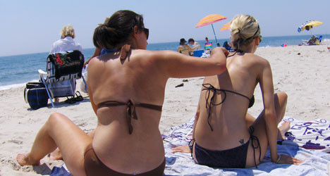 Amenzi de 300.000 de lei, dupa ce inspectorii au gasit nereguli la produse de protectie solara