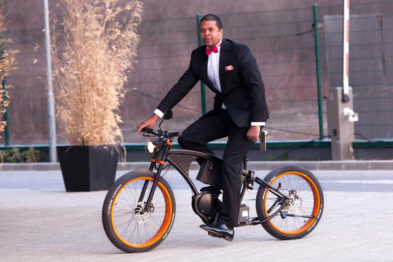 Pe reguli stabilite de altii tu iti asiguri bataia ta de cap.