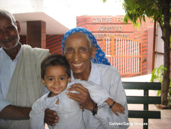 Povestea femeii care a nascut la 70 de ani. "E un dar de la Dumnezeu, nu o sa mor pana nu o marit"