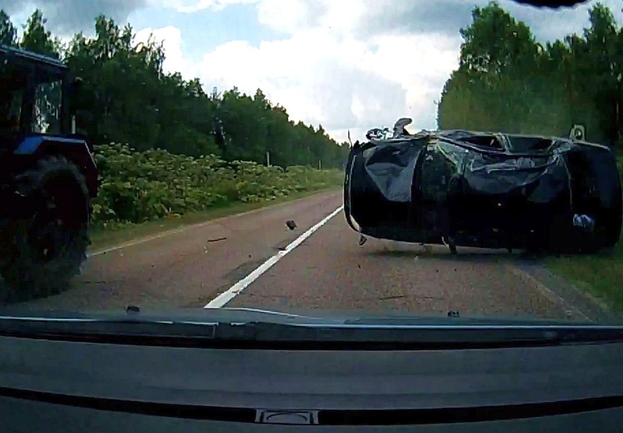 VIDEO Si-a salvat familia de la moarte sigura cu un gest incredibil. Ce nervi trebuie sa ai ca sa faci asa ceva