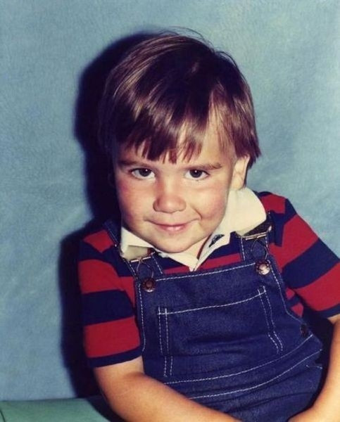 Ce s-a intamplat cu micutul din poza atunci cand a ajuns la maturitate. E greu de recunoscut. FOTO