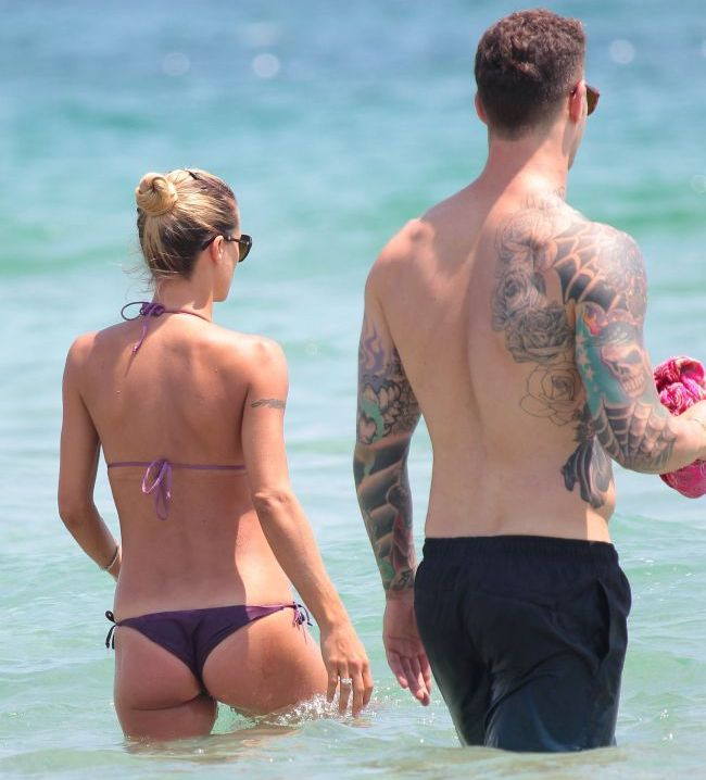 Au admirat-o de la spate, dar au ramas interzisi cand s-a intors. Care este motivul. FOTO