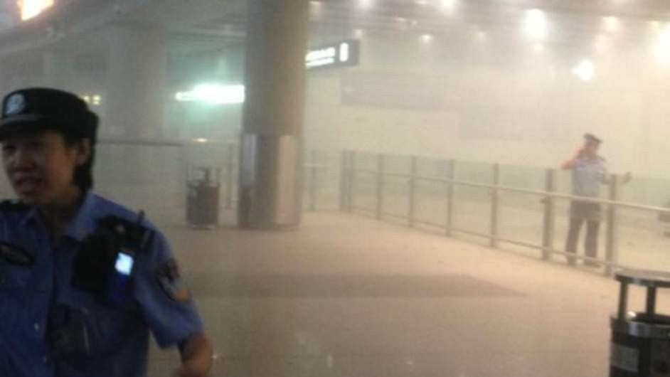 Explozie pe aeroportul din Beijing. Un barbat in scaunul cu rotile ar fi detonat un pachet exploziv