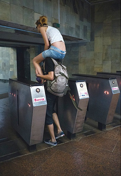 Milioane de oameni au ras sau s-au infuriat in fata acestei imagini. Cum a fost pozata tanara