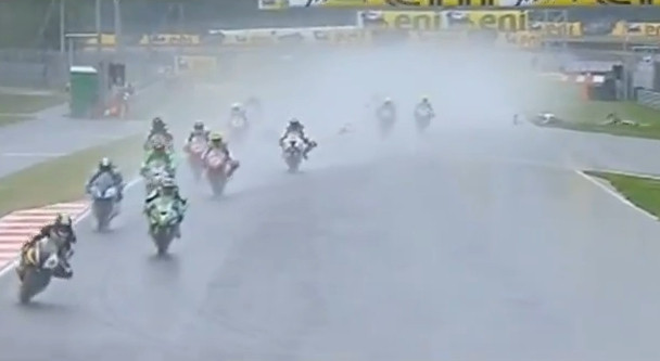Andrea Antonelli a murit in urma unui accident suferit la cursa Supersport de la Moscova. VIDEO