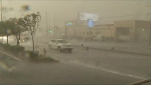 Las Vegasul a ajuns de nerecunoscut, dupa o serie de furtuni violente. Apa a ajuns si in cazinouri