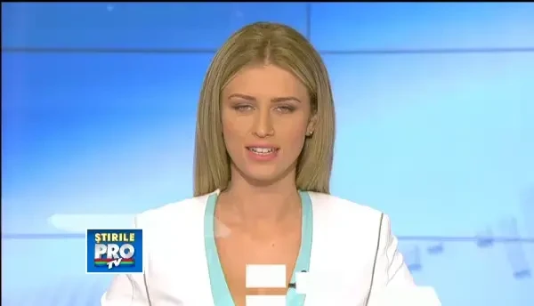 Spectacol cu parasutisti si avioane MiG-21 la Campia Turzii