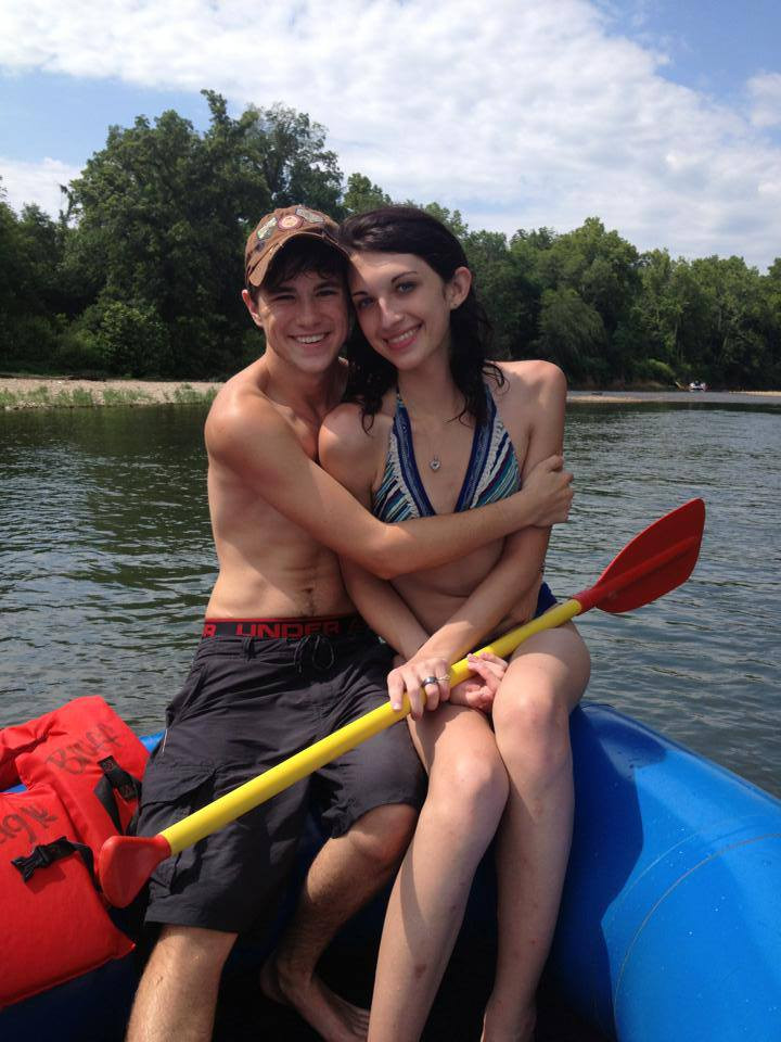 Arata ca un cuplu obisnuit, dar nu sunt asa. Povestea absolut incredibila a acestor doi tineri