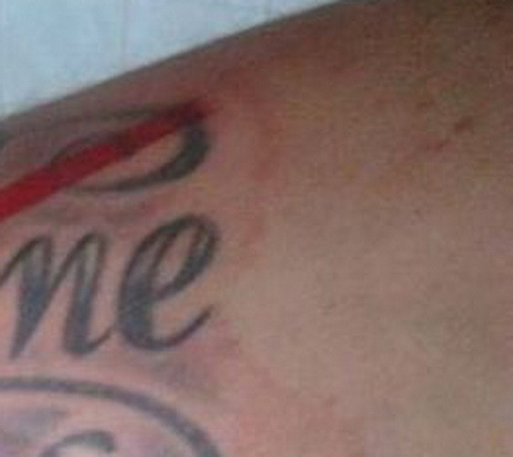 Si-a tatuat numele iubitei pe brat. Ce solutie a gasit dupa ce s-au despartit. FOTO