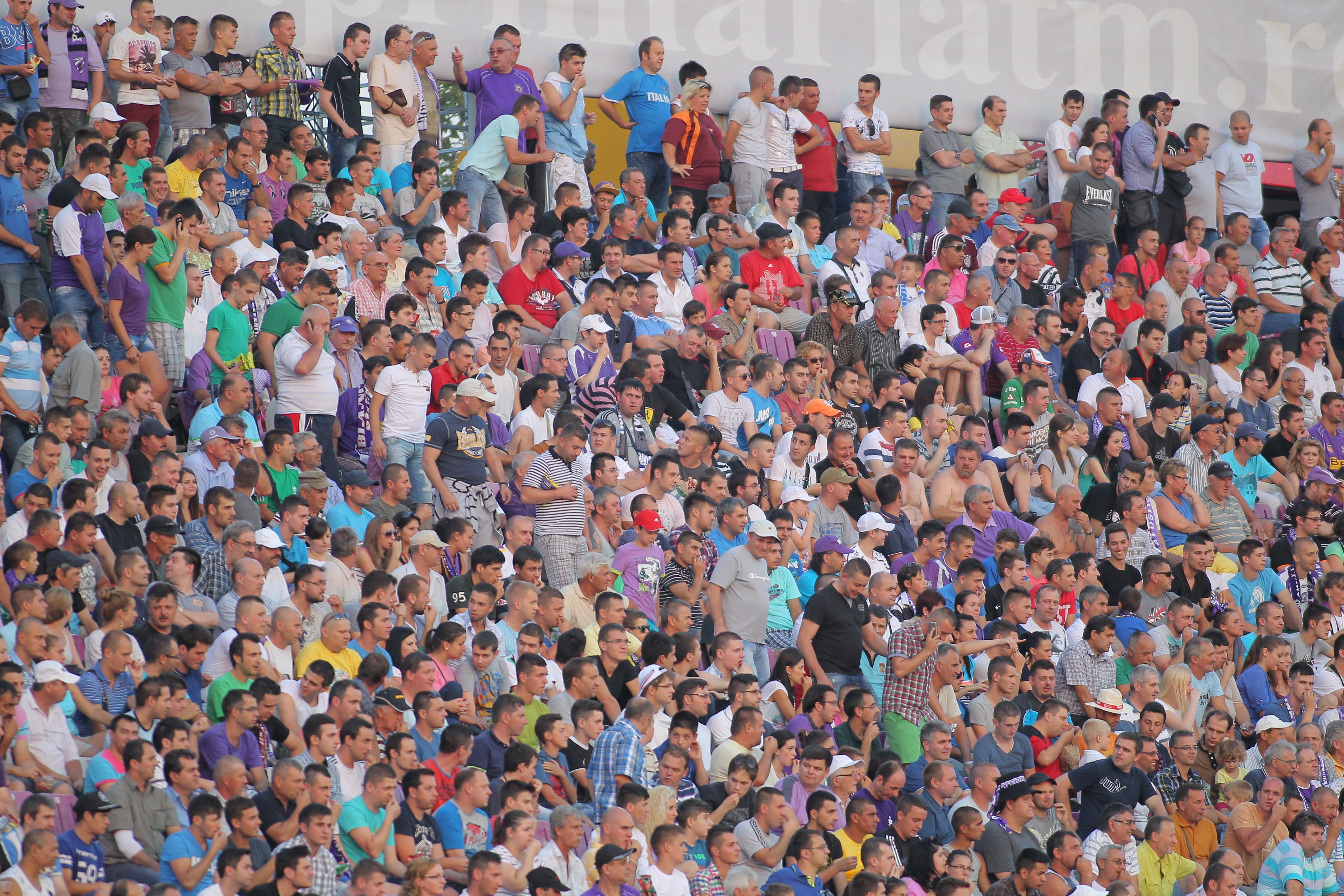 Incasari record dupa meciul cu Dinamo! Spectatorii le-au „platit” jucatorilor salariul pe o luna