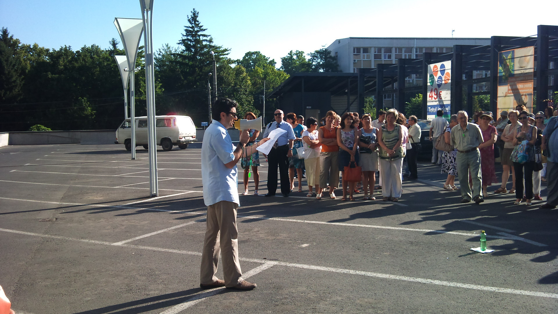 Continua protestele la sediul Finantelor Publice Timis. Angajatii au inchis si astazi ghiseele