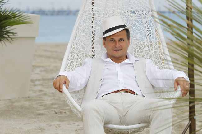 Seara cu Nea Marin si fotbal la ProTV. 20:15, noul sezon "Serviti, va rog!", 21:45 Vardar - Steaua