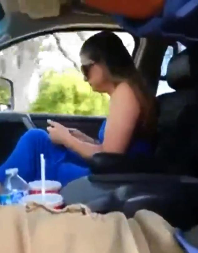 Si-a rugat sotul sa-i satisfaca o dorinta, iar el a refuzat. Ce scena i-a facut in masina