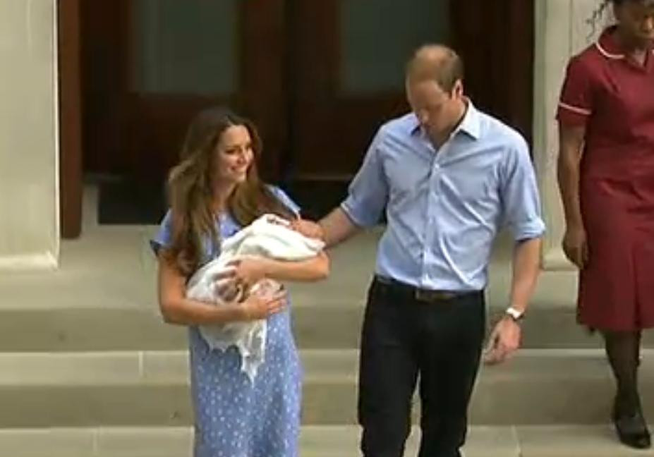 Primele imagini cu copilul lui Kate Middleton. Printul William: "Seamana cu Kate, din fericire"