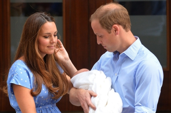 Detaliul care i-a SOCAT pe toti. Ce au observat, cand s-au uitat la Kate, imediat dupa nastere. FOTO